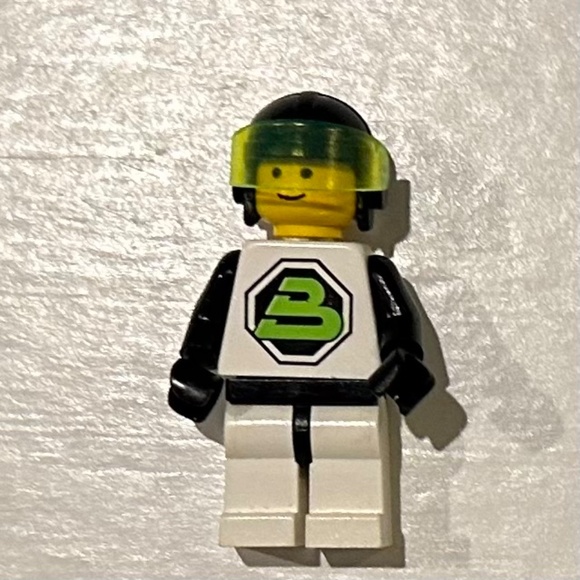 LEGO🚀🧑‍🚀 Blacktron 2 Spaceman Minifigure w/ Jet Pack (sp051 or sp055) - Picture 3 of 16